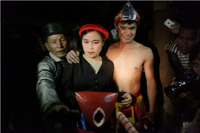 Xem cặp đôi lần đầu làm &#34;chuyện ấy&#34; ở lễ hội táo bạo nhất VN - 5
