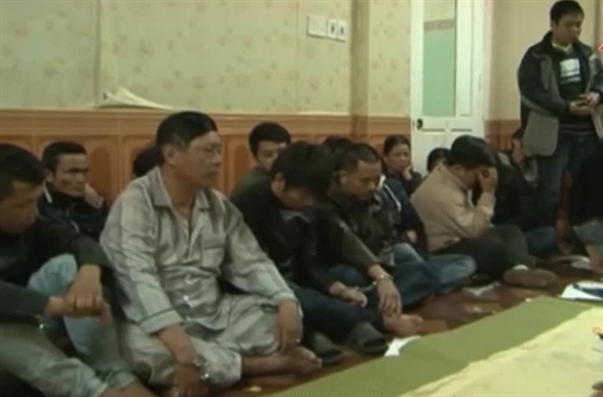 Phá sòng bạc quy mô lớn ở Thừa Thiên Huế - 1