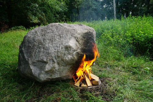 Tảng đá bí ẩn có thể phát Wi-Fi… khi bị đốt nóng - 1