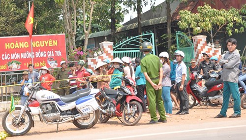 Nghi án chồng giết vợ rồi tự sát trong tiệm hớt tóc - 2