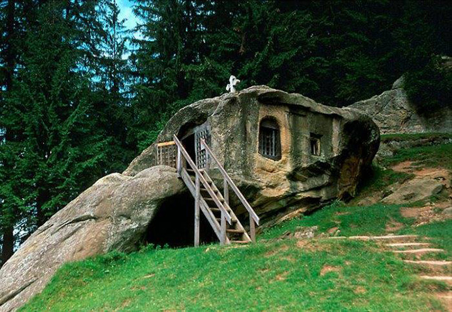 Ngôi nhà đá tại Romania.