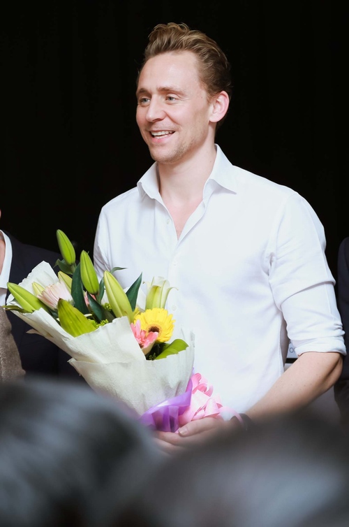 Fan Việt "chết lặng" vì vẻ đẹp "Loki" Tom Hiddleston - 11