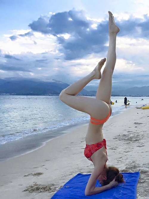 Mỹ nhân Việt khoe đường cong tuyệt mỹ khi tập yoga - 1