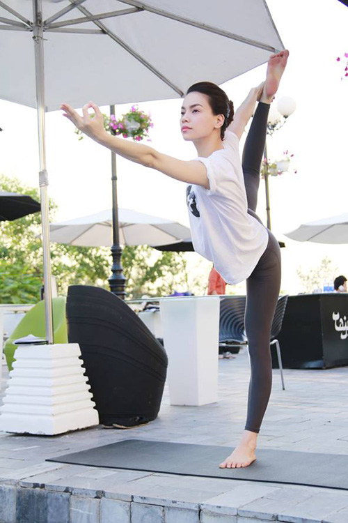 Mỹ nhân Việt khoe đường cong tuyệt mỹ khi tập yoga - 3