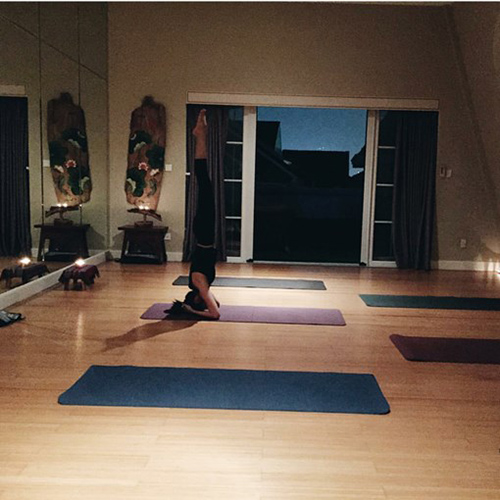 Mỹ nhân Việt khoe đường cong tuyệt mỹ khi tập yoga - 4