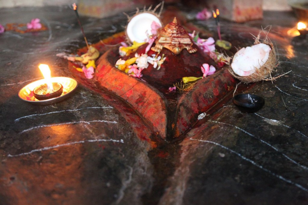 Kỳ lạ đền thờ bộ phận sinh sản nữ thần ở Ấn Độ - 1