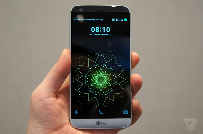 Công ty Hàn Quốc vừa chính thức ra mắt tại MWC 2016 mẫu smartphone cao cấp có tên gọi LG G5. Đây là mẫu smartphone được kỳ vọng sẽ giúp LG lấy lại được thị phần đã mất vào tay những đối thủ như Samsung, hay các hãng điện thoại Trung Quốc.