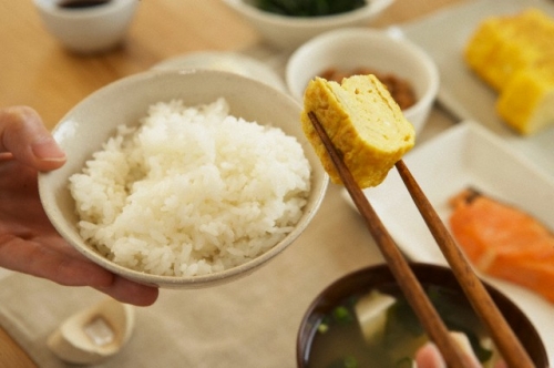 Sai lầm tai hại khi ăn cơm cần bỏ ngay! - 3