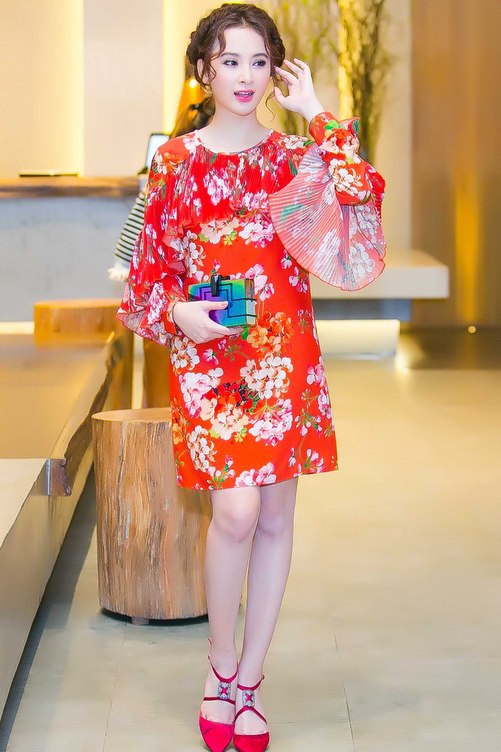 Váy hot nhất tuần: Đầm 50 triệu của Angela Phương Trinh - 1