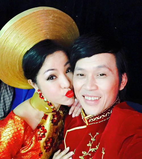 Facebook sao 22/2: Elly Trần khoe vòng eo đáng kinh ngạc - 6