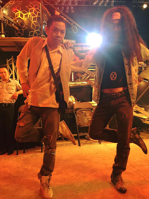 Facebook sao 22/2: Elly Trần khoe vòng eo đáng kinh ngạc - 8