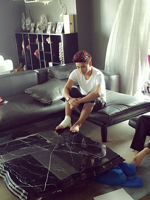 Facebook sao 22/2: Elly Trần khoe vòng eo đáng kinh ngạc - 14