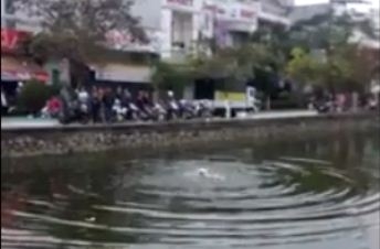Clip đám đông đứng nhìn thanh niên chết đuối tại Đà Nẵng - 1