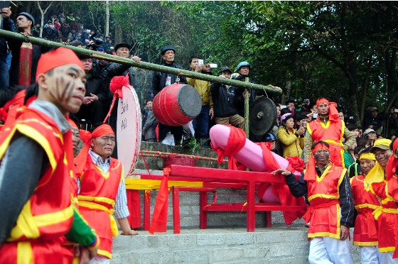 Ảnh: Độc đáo lễ hội rước “của quý” khủng nhất Việt Nam - 1