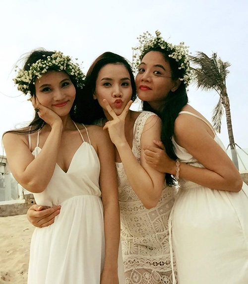 Những gia đình sao Việt có 3 chị em gái xinh như hoa - 12