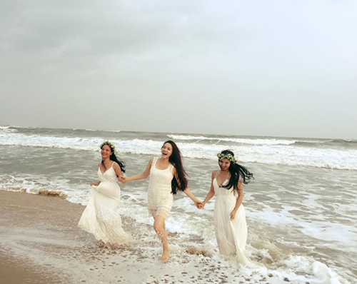 Những gia đình sao Việt có 3 chị em gái xinh như hoa - 13