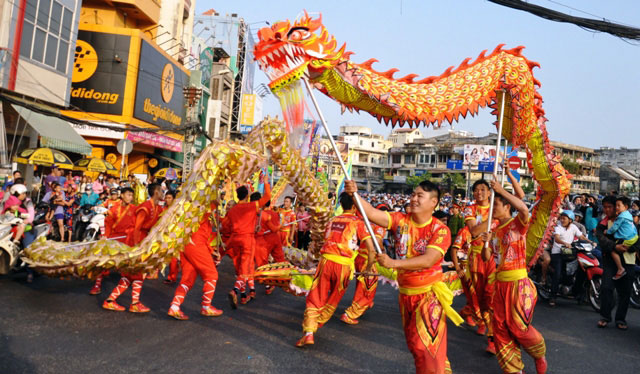 Ảnh: Lễ hội đường phố Tết Nguyên tiêu của người Hoa ở Sài Gòn - 8