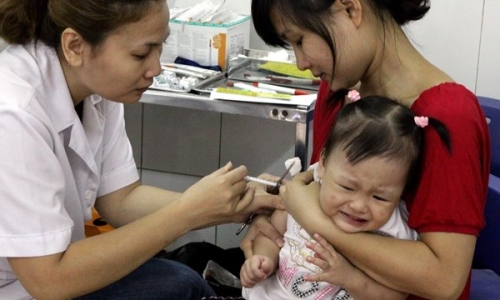 Chỉ có 5% cha mẹ tin tưởng vaccine miễn phí - 1