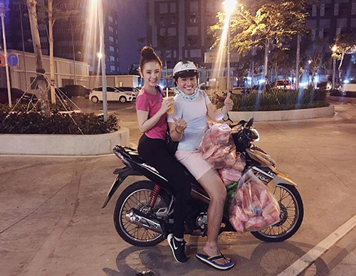 Facebook sao 24/2: Hà Hồ lần đầu lộ diện giữa "tâm bão" - 9