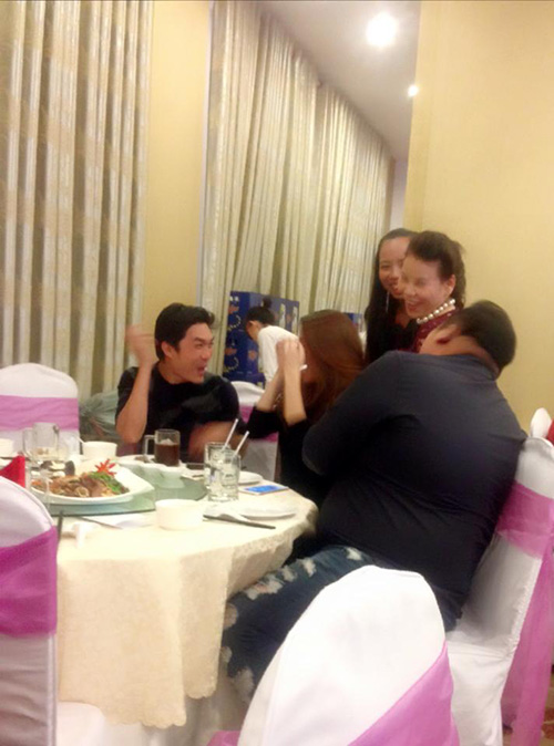 Facebook sao 24/2: Hà Hồ lần đầu lộ diện giữa "tâm bão" - 2