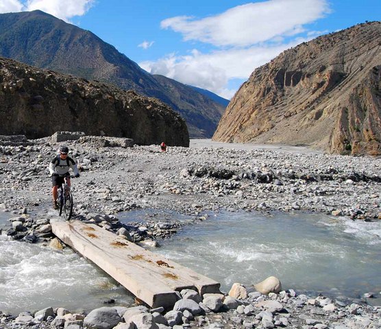 Máy bay rơi ở Nepal, toàn bộ 23 người thiệt mạng - 2