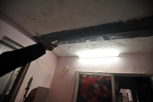 Hà Nội: Di dời dân khỏi hai chung cư "vừa ở vừa run" - 7