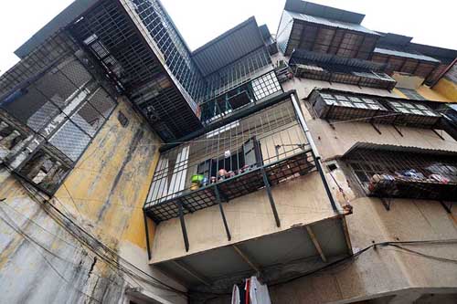 Hà Nội: Di dời dân khỏi hai chung cư "vừa ở vừa run" - 8