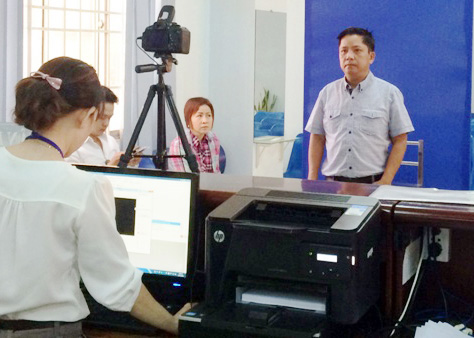 TP.HCM: Ngày đầu cấp GPLX quốc tế, nhiều người về tay không - 2