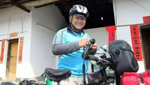 Người đàn ông 60 tuổi đạp xe xuyên quốc gia về quê - 1