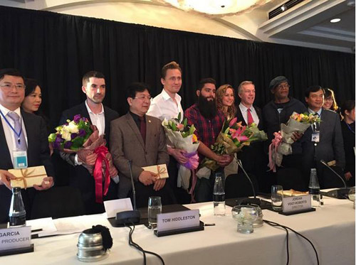 Người dân Quảng Bình vây quanh phim trường "King Kong 2" - 4