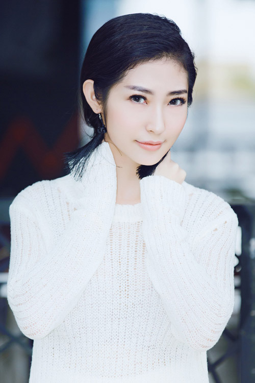 Bạn gái Ngô Kiến Huy ngày càng táo bạo - 10