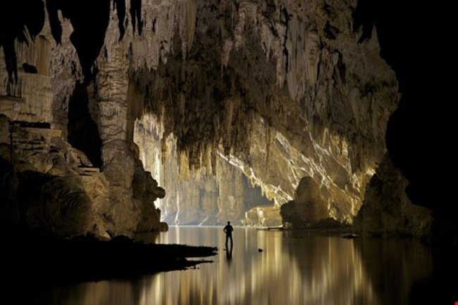 9. Hang Tham Lod, Mae Hong Son, Thái Lan: Cửa hang Tham Lot nằm ở miền đông Thái Lan, cao tới 15 m.&nbsp;
