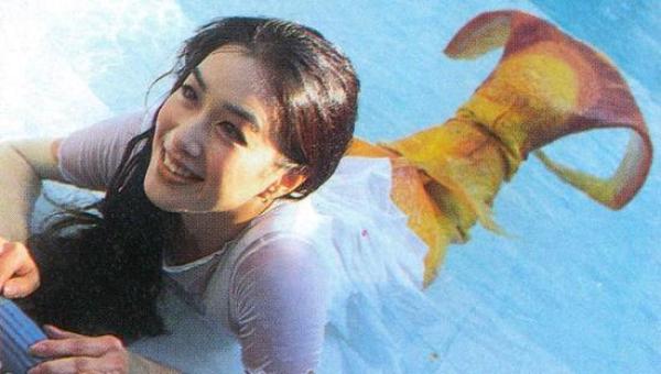 Mê mẩn với vẻ nóng bỏng của "mỹ nhân ngư" gốc Việt - 11