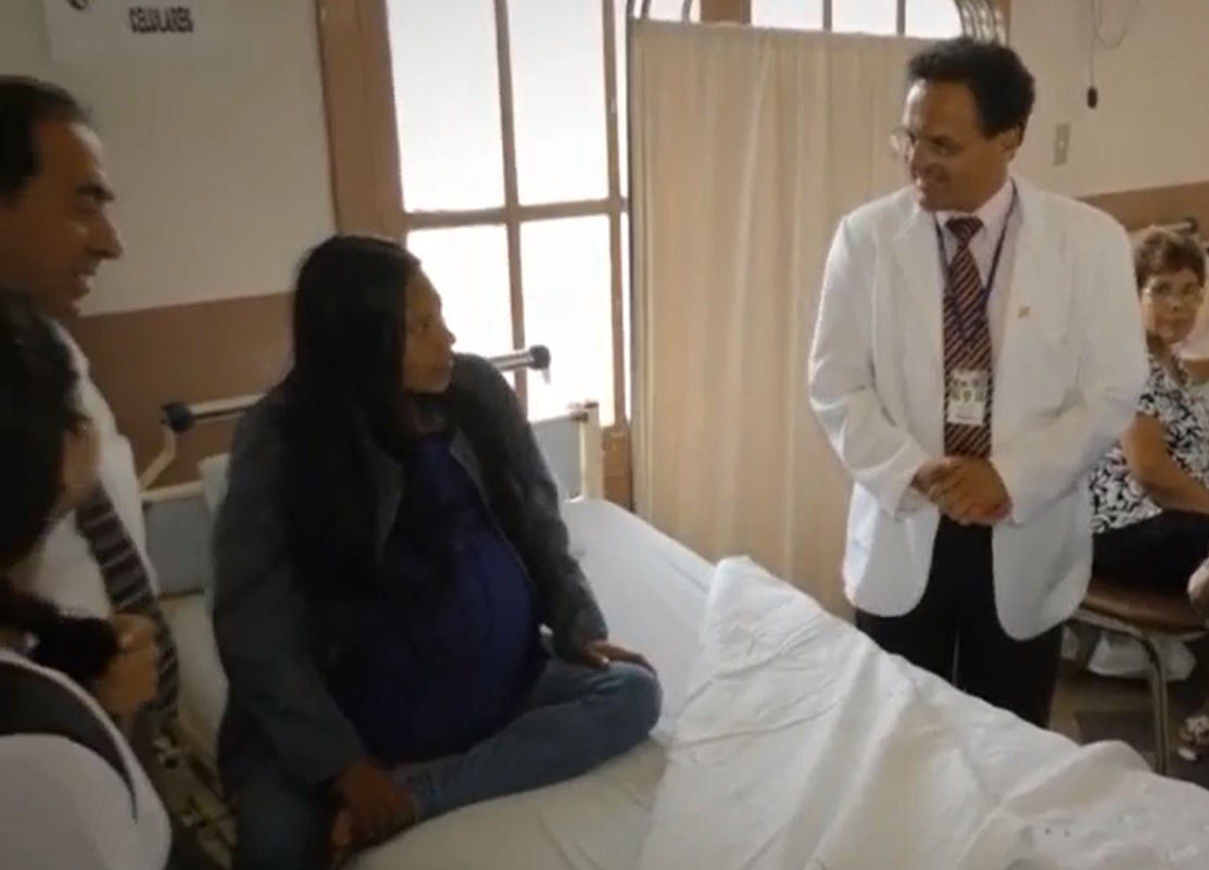 Peru: Người phụ nữ đeo khối u khổng lồ 16 cân suốt 9 năm - 2