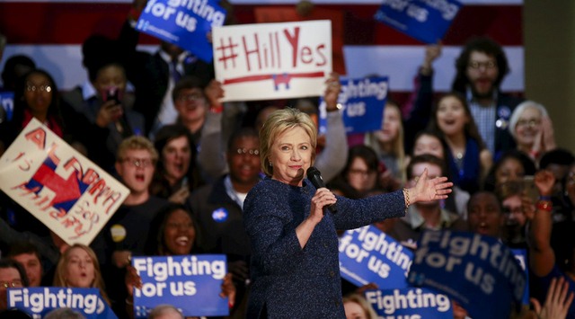 Bà Clinton thắng rực rỡ ở bang South Carolina - 1