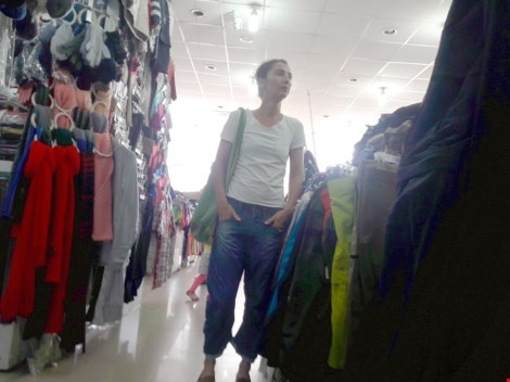 Chợ nước ngoài ở Sài Gòn: Chợ Nga với búp bê và rượu - 5