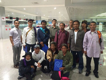 12 ngư dân Tiền Giang gặp nạn ở Thái Bình Dương về nước - 1