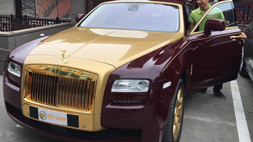 Chủ nhân Rolls-Royce Ghost mạ vàng ở Việt Nam là ai? - 1
