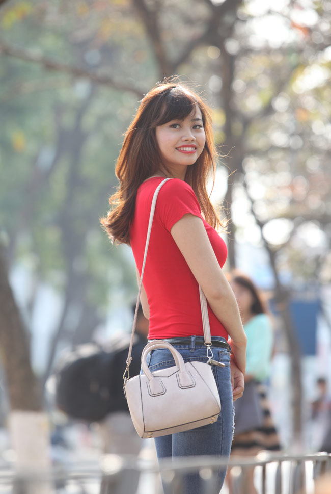 Bạn trẻ chen chúc chụp ảnh tại con đường lãng mạn nhất HN - 10