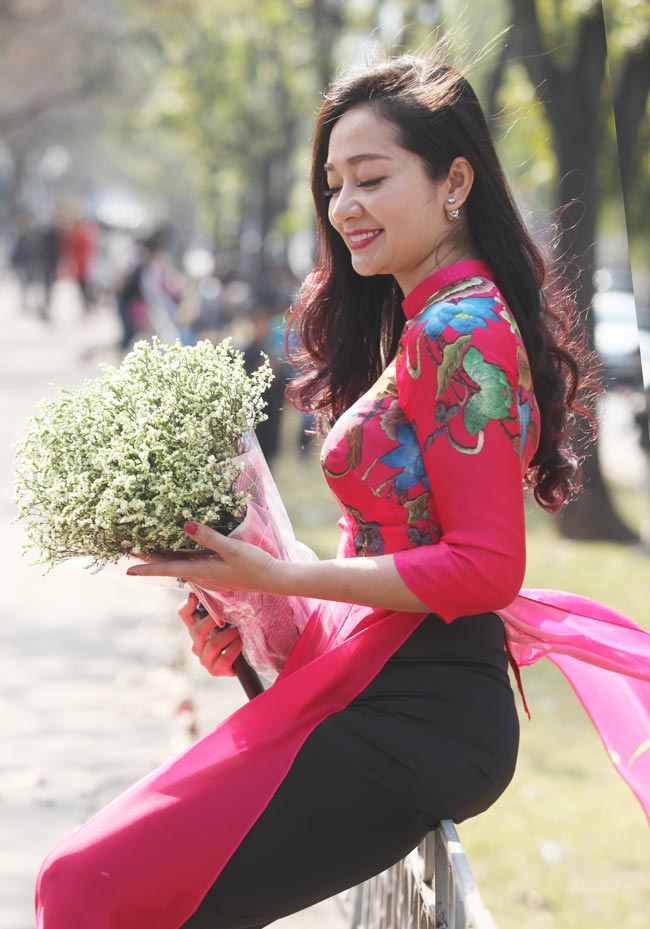 Bạn trẻ chen chúc chụp ảnh tại con đường lãng mạn nhất HN - 11
