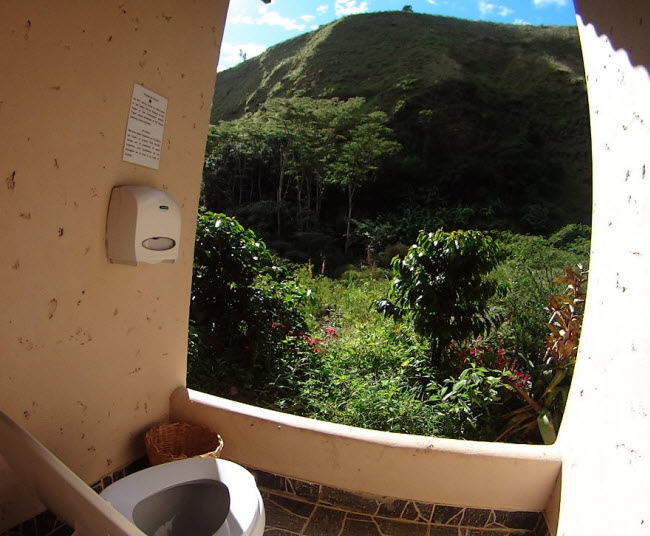 Nhà vệ sinh có phong cảnh đẹp nhất ở Peru.
