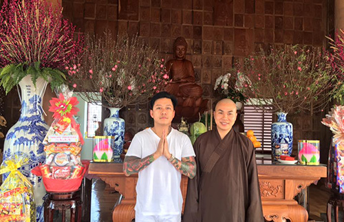 Sao Việt đi lễ chùa: "Người kín đáo, kẻ hớ hênh" - 8