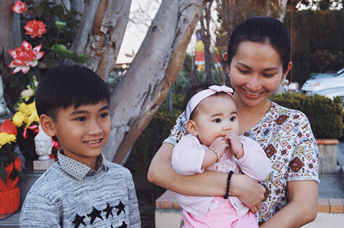 Sao Việt đi lễ chùa: "Người kín đáo, kẻ hớ hênh" - 11