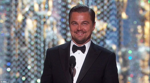Những hình ảnh đẫm lệ của Leonardo trên thảm đỏ Oscar - 1