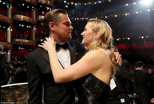 Những hình ảnh đẫm lệ của Leonardo trên thảm đỏ Oscar - 4