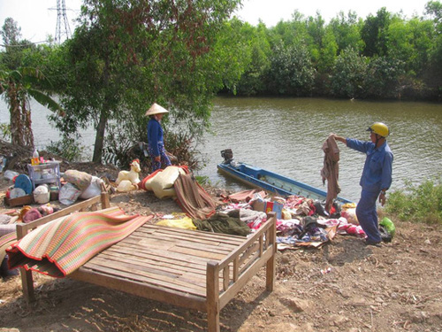 4 ngày, ngôi nhà tự bốc cháy gần 40 lần - 4