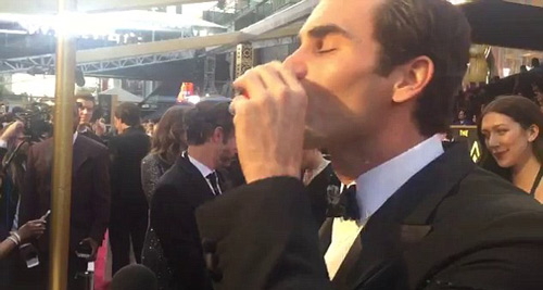 Federer tu rượu mạnh, quyết soán ngôi Djokovic - 1
