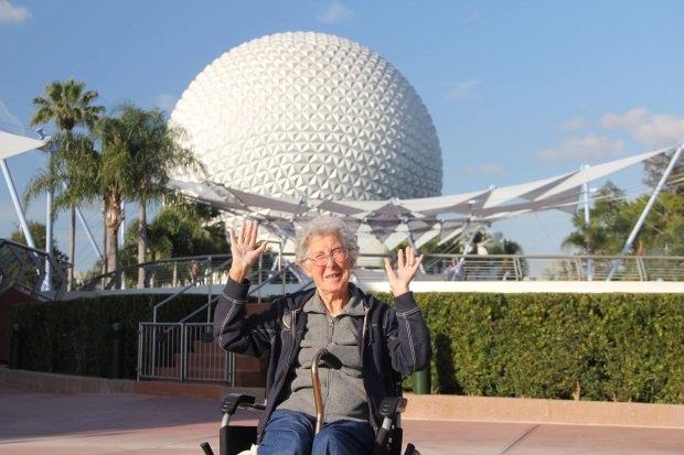 Cụ bà 90 tuổi du lịch vòng quanh TG thay vì điều trị ung thư - 1