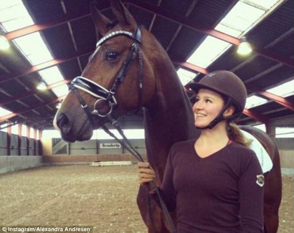 Cô gái huấn luyện ngựa thành tỉ phú trẻ nhất thế giới - 1