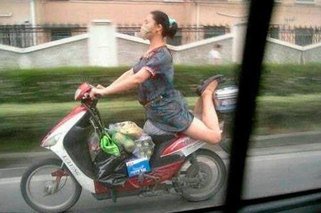 "Dường như ai đó ngang qua lối về... "